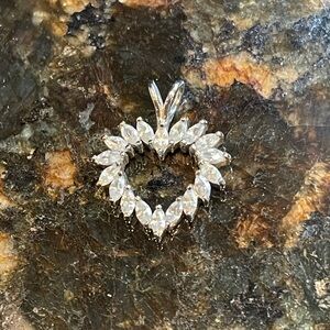 Crystal heart pendant. No chain.